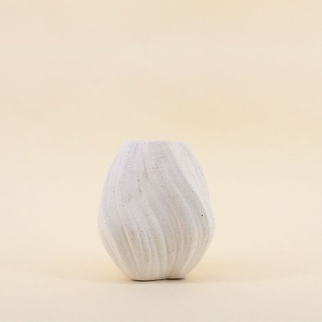 Vase twist en porcelaine blanche vagues, H15cm (1/5)