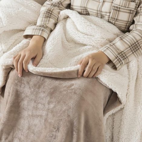 Couverture Chaude Plaid Sherpa Couverture Polaire Plaid Épais Moelleuse Peluche Fourrure Canape Doux et Chaud pour Lit Canapé Chambre,130 x 150 cm,Beige (1/5)