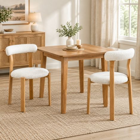 Set de 2 sillas de comedor blancas de tejido bouclé con respaldo ergonómico y patas de madera (1/5)
