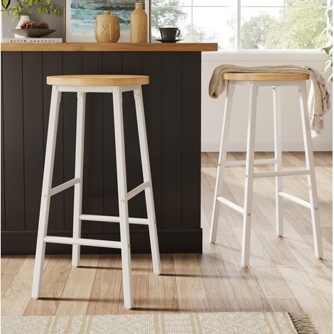 Set di 2 sgabelli da bar 30 x 30 x 63 cm, seduta effetto legno, metallo bianco, 150 kg DESVIAE (1/5)