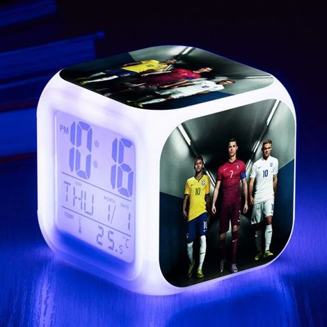 FIFA Weltmeisterschaft – Digitaler Wecker mit Ronaldo (C) und mehrfarbiger Beleuchtung (1/5)