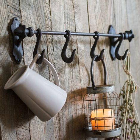 Ce porte-manteau mural vintage en fonte est idéal pour suspendre manteaux, clés, tasses et serviettes. Il est fourni avec quatre crochets amovibles. (1/5)