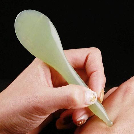 Stylo de massage Gua Sha en jade, outil d'acupression pour la relaxation du visage et du corps, masseur de réflexologie pour les tensions musculaires, cadeau bien-être portable pour prendre soin de so (1/5)
