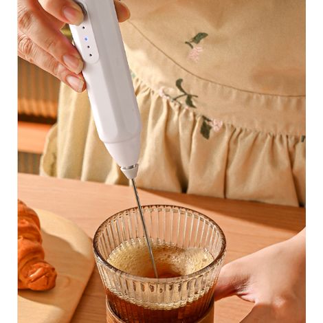 Fouet électrique à main blanc mousseur à lait pour café batteur mélangeur portable petit appareil ménager fonctionne avec batterie (1/5)