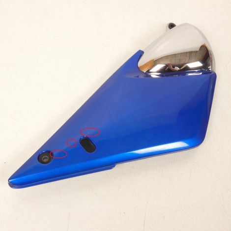 [PRODUIT D'OCCASION] Cache latéral droit pour moto Suzuki GSF 600 Bandit 2001-2004 (1/3)