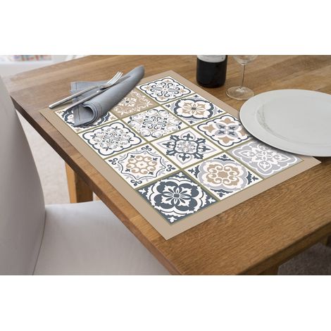 Tovagliette Americane in pvc Set di 2/4/6/8 pz Lavabili antiscivolo in Vinile anche per Hotels,Bar e Ristoranti 4 Pezzi - Beige