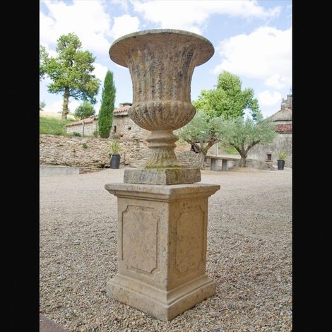 Vase Médicis en pierre reconstituée 75 cm – Finition patinée pour extérieur – Résistant aux intempéries – Décoration jardin élégante – La Grande Prairie (1/3)