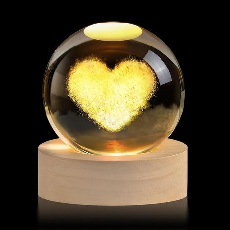 Veilleuse boule de cristal 7 couleurs - En forme de cœur - Décoration boule en verre avec base en bois - Convient pour le salon, la chambre à coucher et le bureau (1/5)