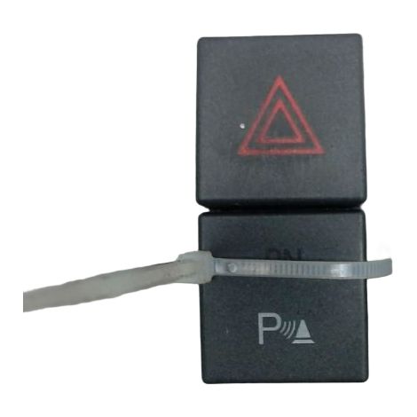 [PRODUIT D'OCCASION] Bouton De Warning FORD C-max ♻️ Ref Oe. 1471731 - Garantie à vie (1/3)