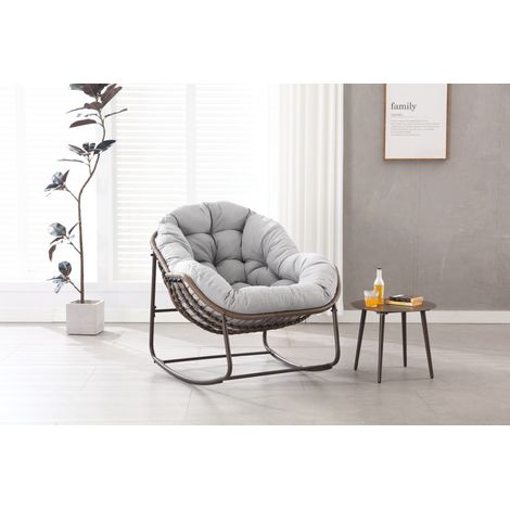 Poltrona a dondolo da esterno oversize in rattan, 106 x 90 x 78 cm, grigio chiaro HAVRYA (1/5)