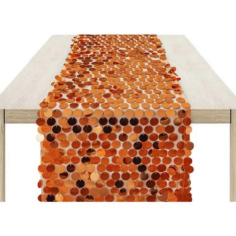 Chemin de table irisé à paillettes et sequins, orné de reflets chatoyants, idéal pour une fête élégante ou une baby shower (nappe orange). (1/5)