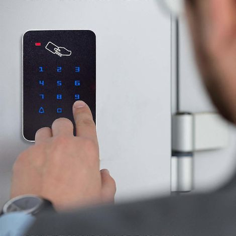 Dispositif de contrôle d'accès intelligent, dispositif de contrôle d'accès pour porte unique, prend en charge le contrôle d'accès par mot de passe et peut être déverrouillé via un lecteur NFC externe. (1/5)