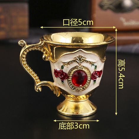 (Verre à vin blanc en métal de style européen à motifs floraux dorés, blancs et rouges) Verre à vin blanc en métal, design créatif de style européen avec anse, contenance d'une once, haut de gamme. (1/2)