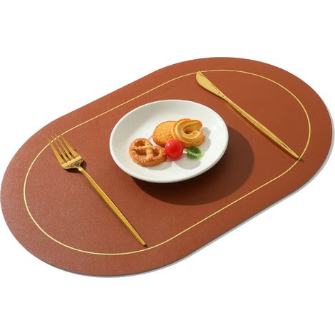 Lot de 2 sets de table ovales en cuir marron, résistants à l'huile et isolants, pour restaurants, hôtels et maisons. Antidérapants, ils protègent les bols et les tables. (1/5)