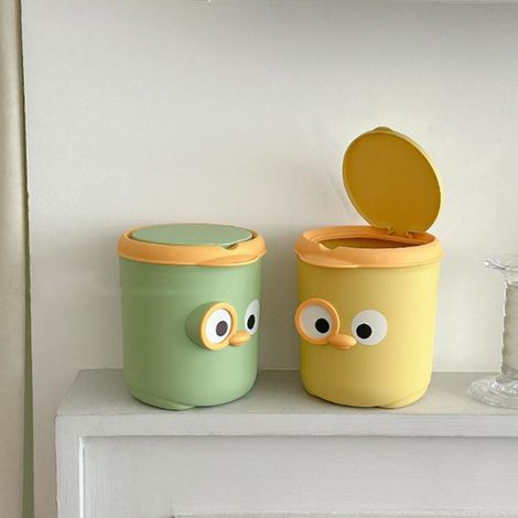 Kleiner, niedlicher und kreativer Mülleimer im Cartoon-Stil mit Deckel, ideal für Büro und Zuhause, geeignet für Schlafzimmer und Büro, in Gelb. (1/5)