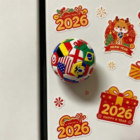 CAimant de réfrigérateur 3D drapeau du monde, mini aimant décoratif en forme de ballon de football, souvenir de la Coupe du monde pour les fans de football, idéal pour une fête sportive ou à la maison (1/4)