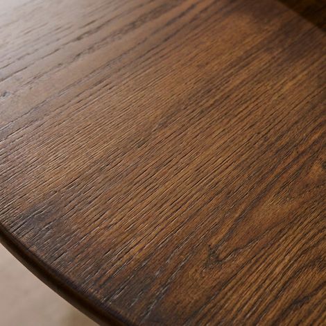 Sweeek – Table à manger ronde 4 places en bois d'hévéa et placage chêne – Ø 115 cm – Hauteur 73 cm – Pied central effet bois rainuré (1/5)