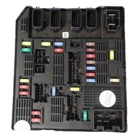 [PRODUIT D'OCCASION] Boite A Fusibles RENAULT Megane ♻️ Ref Oe. 284b69009r - Garantie à vie (1/5)