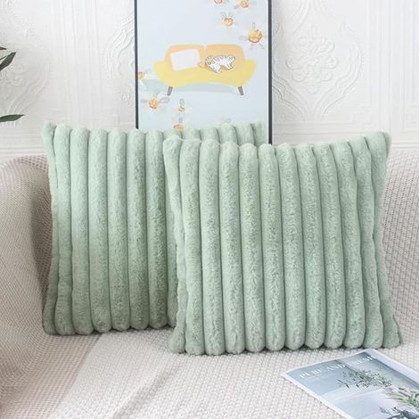 Housses de coussin vert sauge 45 x 45 cm Housses de coussin en fausse fourrure moelleuse Lot de 2 housses d'oreiller Taies d'oreiller en peluche douce pour canapé-lit Housse de coussin (1/5)