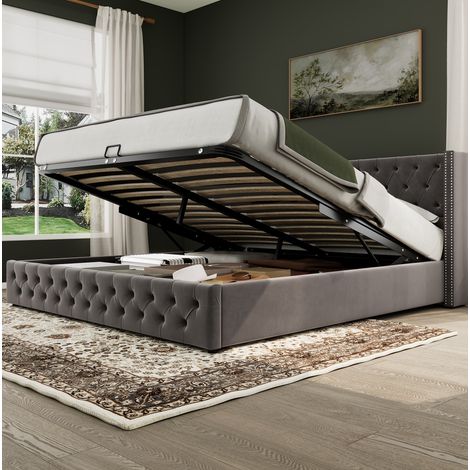 Lit double Chesterfield 180x200 cm en velours gris avec tête de lit haute capitonnée et coffre hydraulique (1/5)