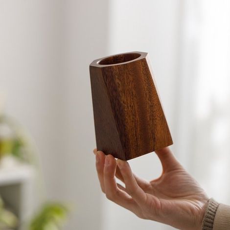 Organizador de escritorio sostenible de madera maciza para bolígrafos y lápices, ideal para la oficina, el hogar o el lugar de trabajo (1/4)