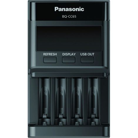 Panasonic eneloop Pro con USB Caricabatterie, per 1-4 batterie AA/AAA Ni-MH con uscita USB, display LCD, funzione di aggiornamento e 10 caratteristiche di sicurezza