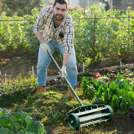 Maisonchic – Aérateur à gazon manuel 46 cm – Scarificateur à pointes rotatives – Longue poignée 103 cm – Protection anti-éclaboussures – Pour sols argileux et sablonneux - CW8641 (1/3)