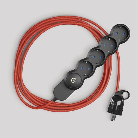 creative cables - Multipresa tedesca con cavo in tessuto rosso lucido e spina Schuko con anello comfort