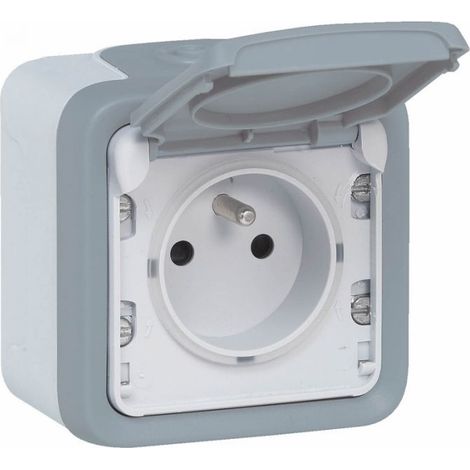 Legrand – Prise étanche 2P+T 16A avec clapet IP55 – Installation saillie – Résistante aux chocs IK08 – Pour garages et zones humides
