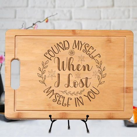 Planche bambou inscription personnalisée – Idée cadeau originale pour couple (1/5)