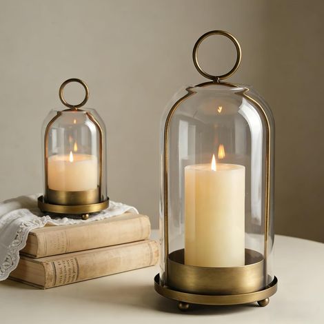 Bougeoir Hurricane pour Bougies Piliers : Lanterne Vintage Laiton avec Dôme en Verre pour Salon - Lot de 2 Grandes Lanternes Métalliques avec Chaîne pour Centre de Table Cheminée Extérieur (1/5)