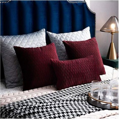 Housses de coussin rouge bordeaux, lot de 2 taies décoratives carrées 45x45 cm en velours rayé pour canapé (1/4)