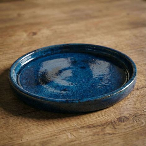 Soucoupe 24cm bleu azur faite à la main en terre cuite émaillée