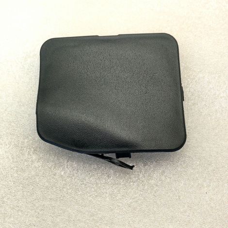 85071-DF30A convient au cache d'attelage de remorque du pare-chocs arrière et au panneau de garniture du crochet de remorque du pare-chocs arrière du Nissan Qashqai J11. (1/4)