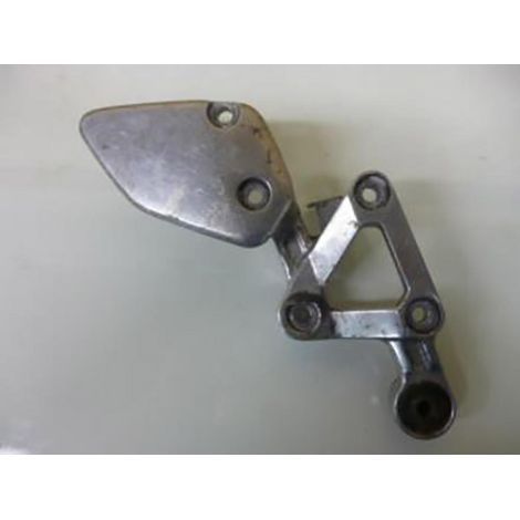 [PRODUIT D'OCCASION] Platine de repose pied pilote droit origine pour moto Yamaha 600