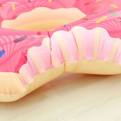 Deux bouées pour adultes, en forme de donut, en PVC épais, gonflables, de 120 cm de long. (1/5)