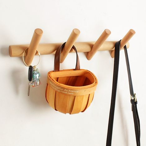 Porte-manteau mural en bois, design moderne et unique.