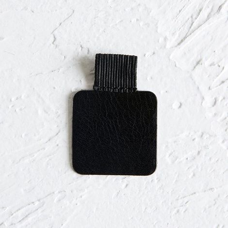 Confezione da 4 custodie autoadesive in similpelle PU nera per notebook e tablet, ideali per custodie portapenne. (1/5)