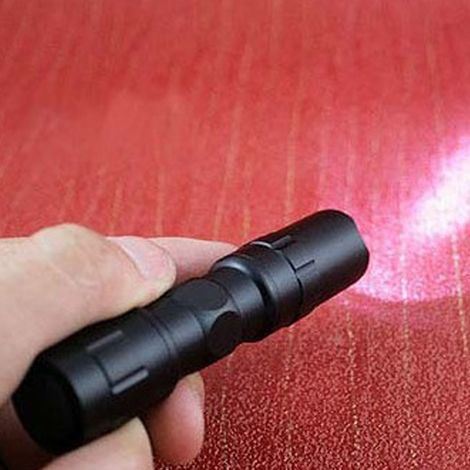 Tragbare, wasserdichte LED-Taschenlampe für Outdoor-Aktivitäten wie Camping, Jagen, Angeln und Wandern (1/5)