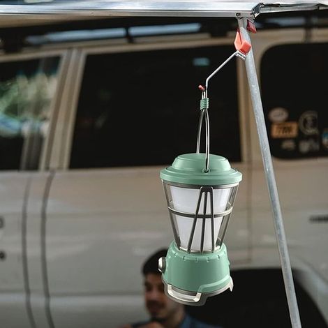Lanterne suspendue LED rechargeable pour une utilisation en extérieur, tente de camping, jardin, terrasse, cour et allées, facile à installer et à démonter. (1/5)