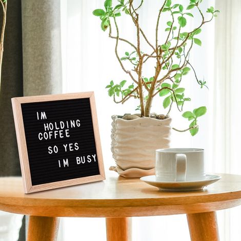 Tableau d'affichage en bois 10x10 pouces - Felt noir avec 326 lettres blanches amovibles - Panneau de messages personnalisable (1/5)