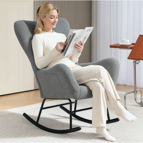 Fauteuil à bascule en tissu teddy gris 67 x 95 x 100 cm avec accoudoirs et poche latérale (1/5)