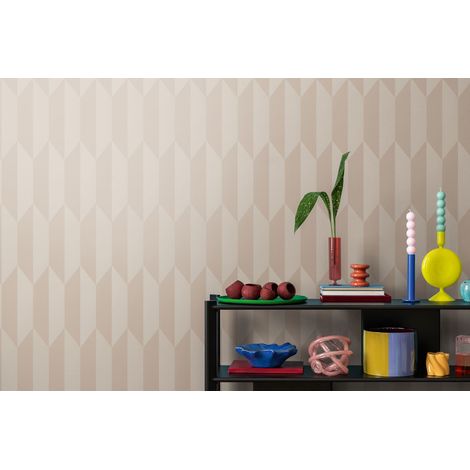 Papier peint intissé moderne, style graphique et géométrique aux tons beige et rose - 10,05 x 0,53 m - collection Cosmopolitan (1/5)