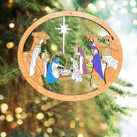 Crèche ajourée colorée en bois, décoration à suspendre aux portes et fenêtres. (1/5)
