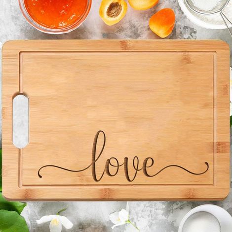 Planche bambou "LOVE" – Message doux gravé, cadeau personnalisé (1/5)