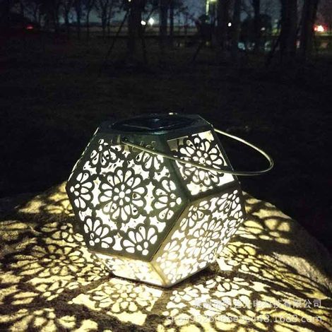 Lanterne Solaire LED Exterieur Lampe Solaire de Jardin Exterieur Suspendue Étanche Lumière Accrochant Éclairage Décorative Forme de Diamant pour Jardin Patio Pelouse Couloir Allée - Argent (1/5)