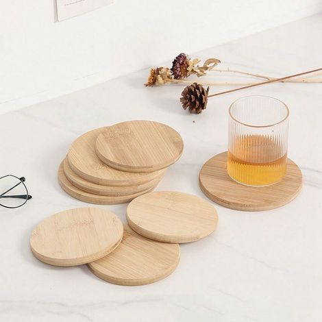 Set mit 4 Bambusuntersetzern, verschiedene Formen: rund Ø 9,7 cm und quadratisch 9,7 x 9,7 cm, natürlicher Tischschutz. (1/4)