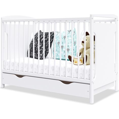 Lit bébé évolutif Margot 60x120 cm – Hauteur ajustable 3 niveaux – Tiroir de rangement intégré – Bois de haute qualité (1/3)