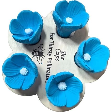 Bienenzugang zu Wasser – Blauer Wasserspender mit floralen Motiven, Insektenfutterstelle für den Außenbereich, ökologische und funktionale Gartendekoration