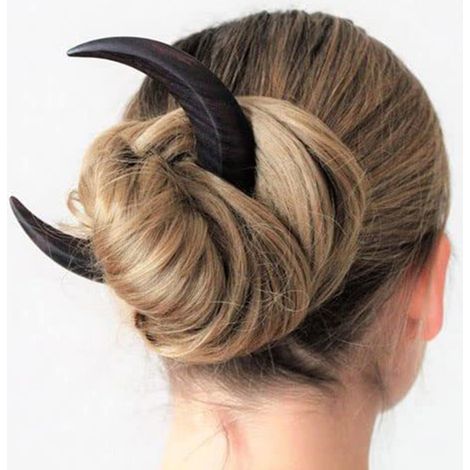 Barrette lune en bois sculpté main pour cheveux longs, accessoire de coiffure naturel en forme de croissant. (1/3)